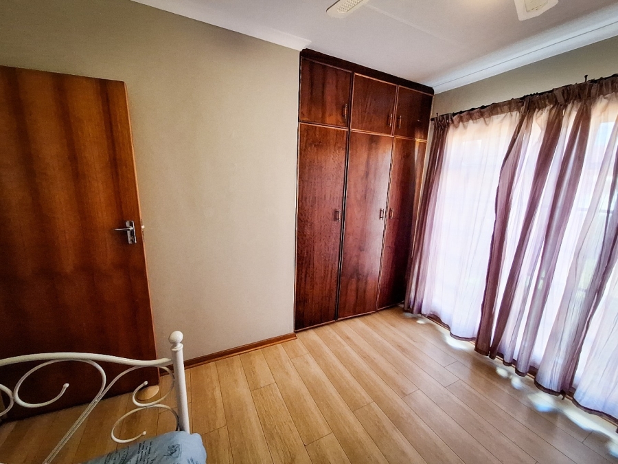4 Bedroom Property for Sale in Kannoniers Park North West